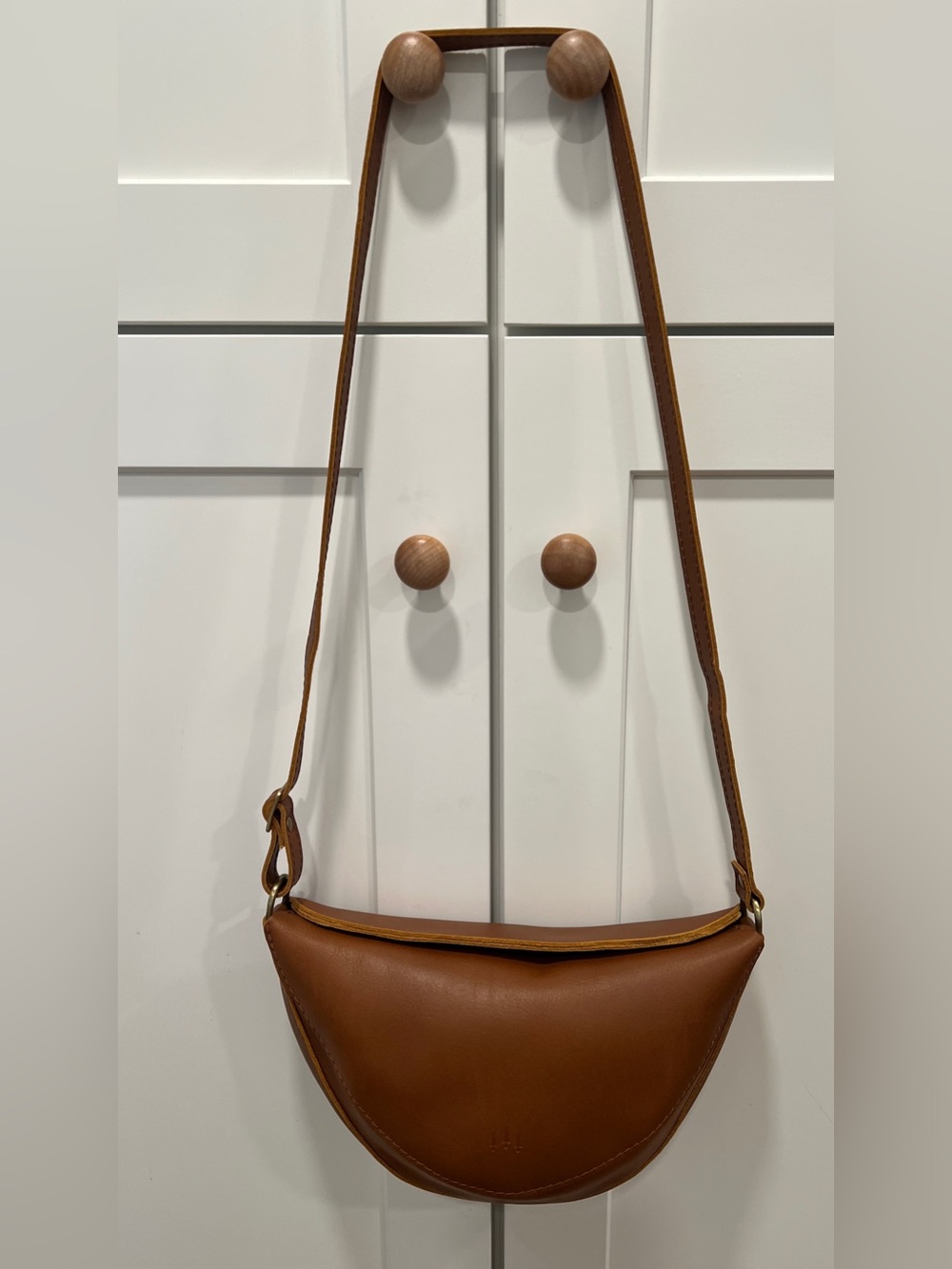 PORTLAND LEATHER GOODS MEDIUM KOALA SLING BAG, HONEY, *LIKE NEW* - Picture 5 of 15